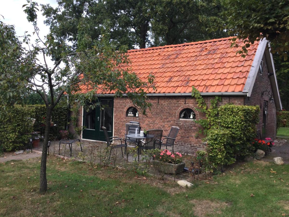 Landelijk Gelegen Huisje Op Erf Veeningen Exterior photo